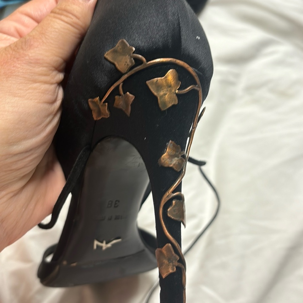 Alexandra Neel size 38